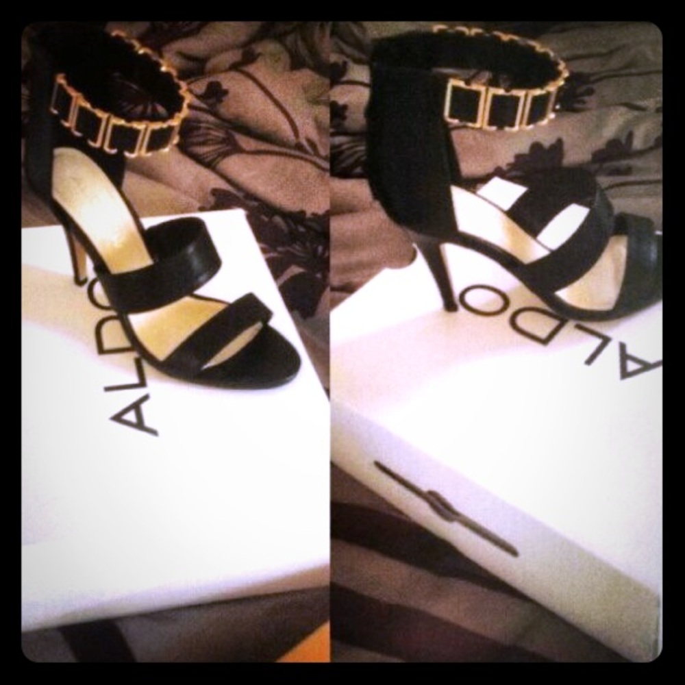ALDO BLACK SANDAL HEEL